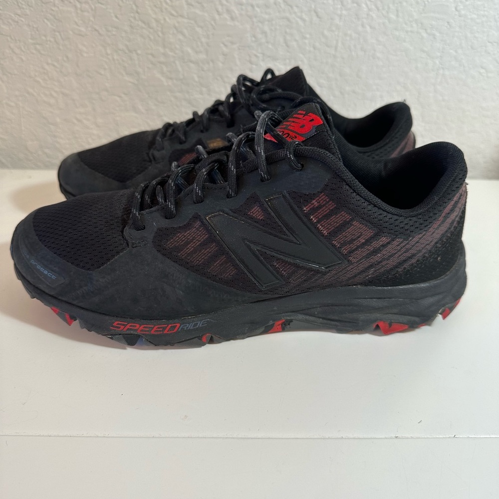 New Balance Men’s 690 v2 All Terrain Running Shoes Black Size 8 4E. Worn once.
